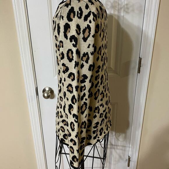 VELVET by Graham & Spencer Leopard Print Sweater Size Small Long Sleeve Pullover - Picture 6 of 12